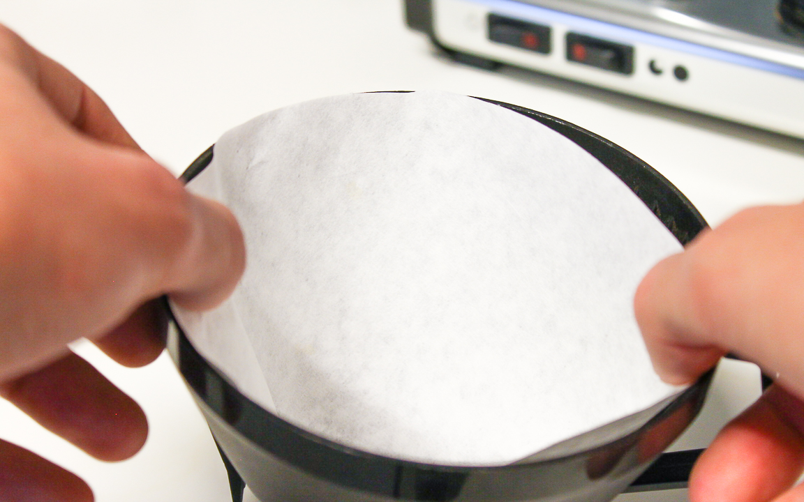 Filter i filterbeholder til kaffemaskine